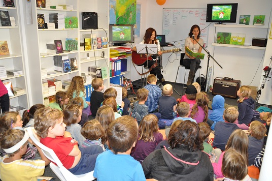 Begeisterte Kinder bei der Lesung im Papierfresserchen-Verlag in Nonnenhorn