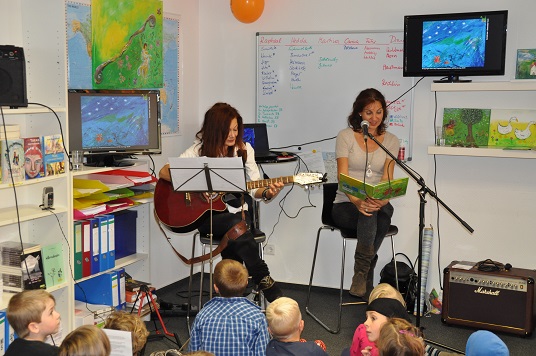 Lesung des Kinderbuchs "Esmeraldas Traum" durch die Autorin Cornelia Asal